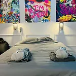 Capsule Street Art - Sauna- Jacuzzi - Playstation 5 - Billard - Netflix - Cinéma - Terrasse * Douai
